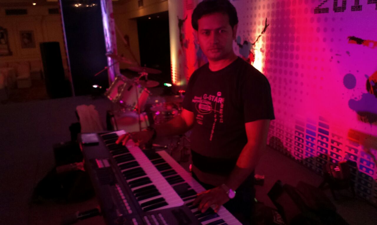 male keyboard player himachal-pradesh