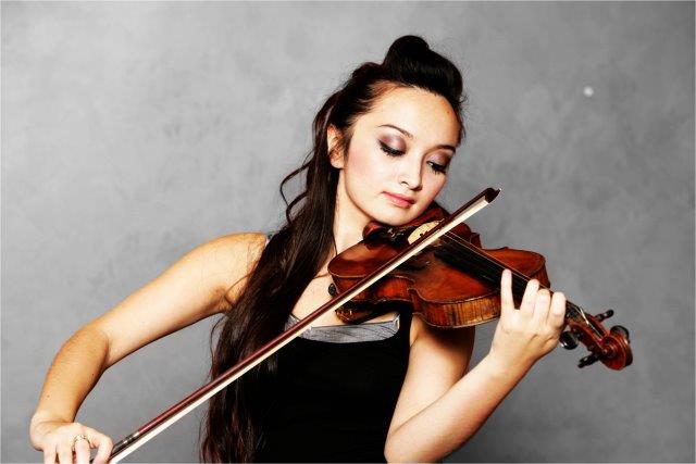 female violin player himachal-pradesh